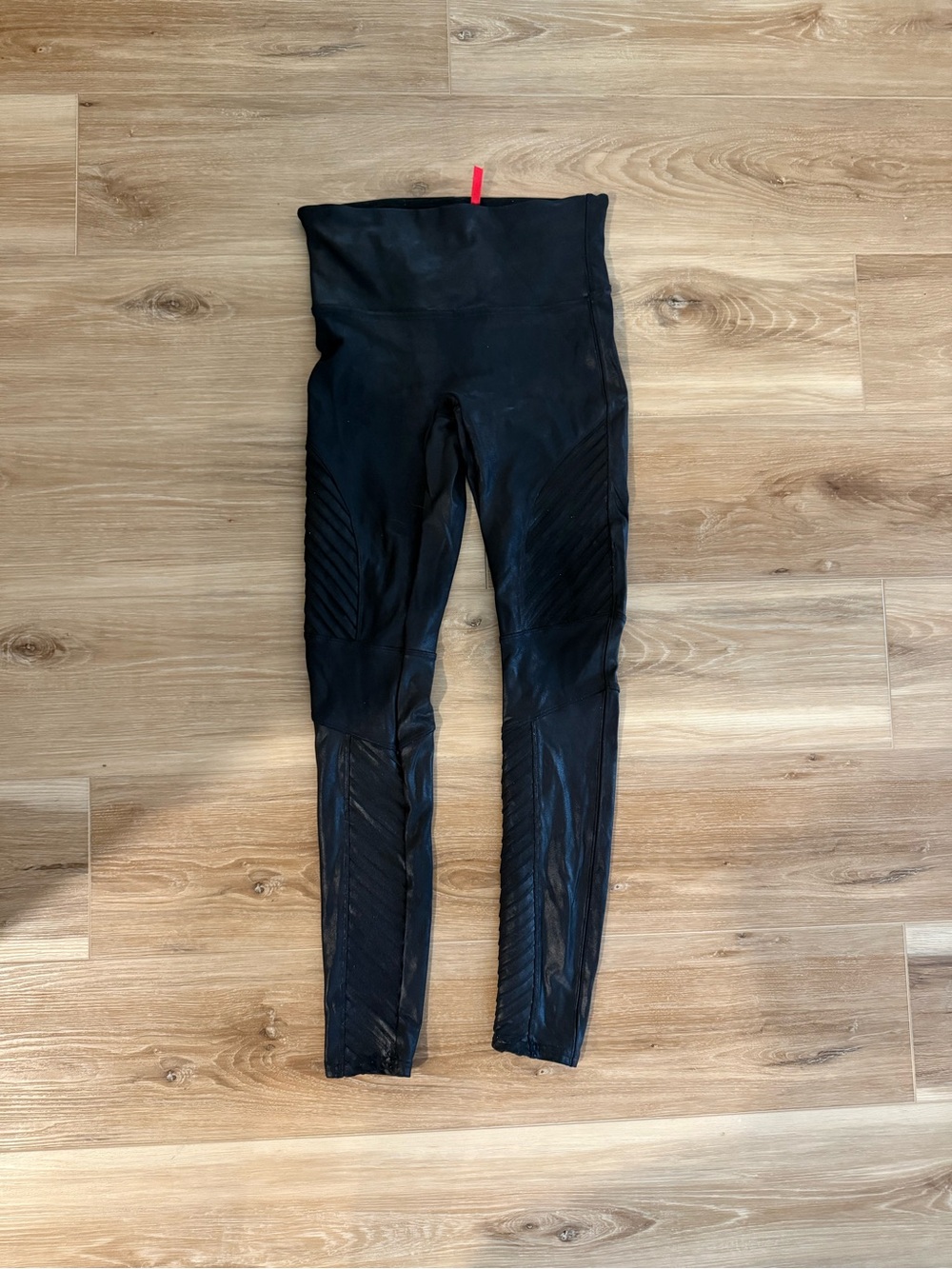 SPANX black leggings. Adorable high end feel. Size M.